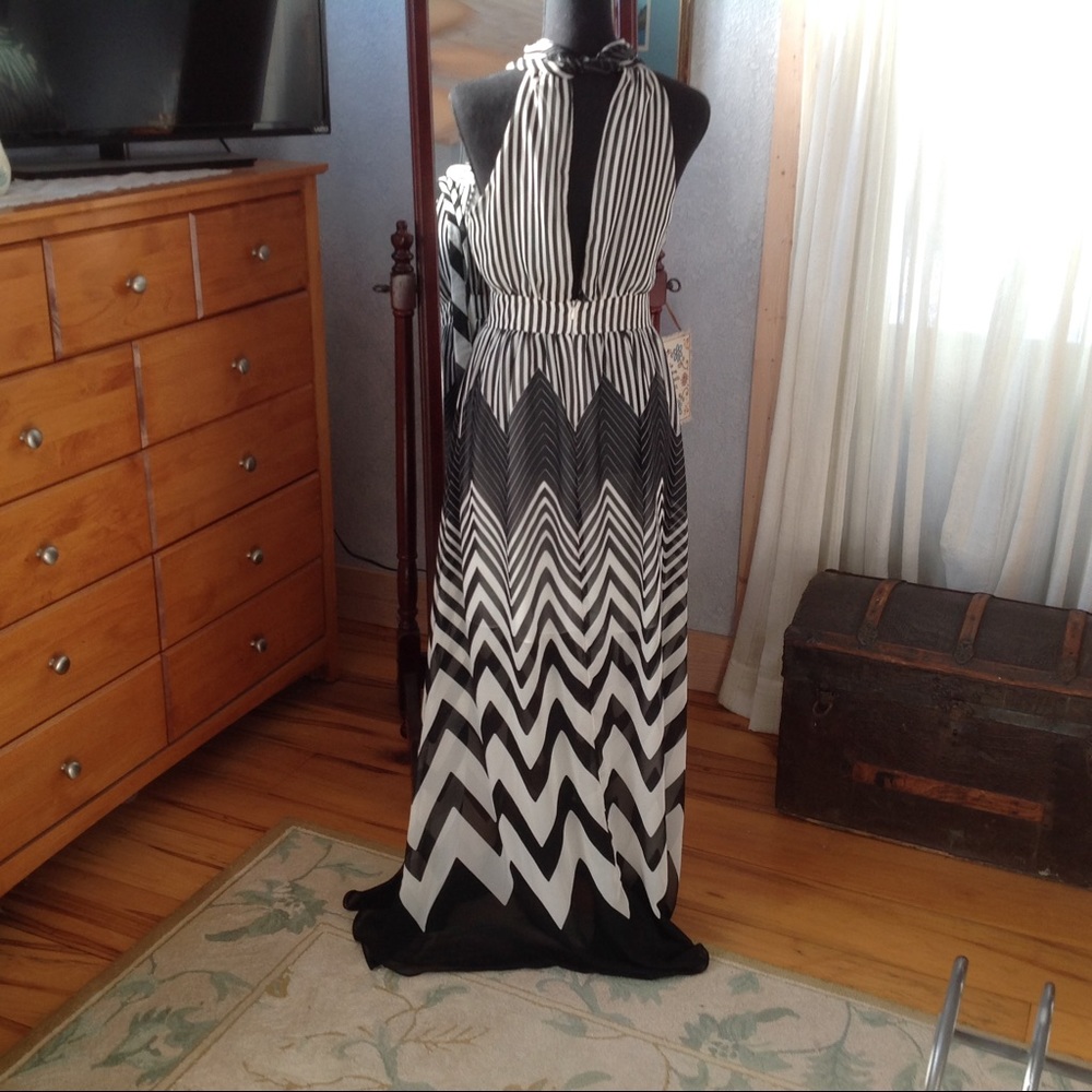 Dress - Picture 4 of 8